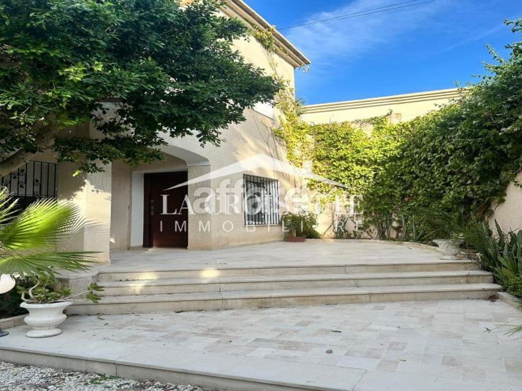 Villa S+3 à La Soukra ZVL0545