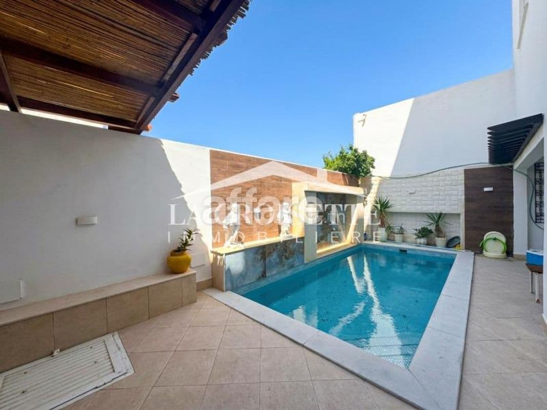 Rez-de-chaussée de villa S+4 semi-meublé à La Marsa