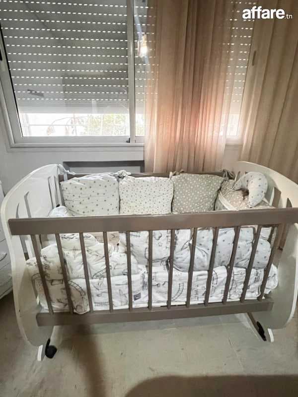 Lit bébé avec matelas et coussins