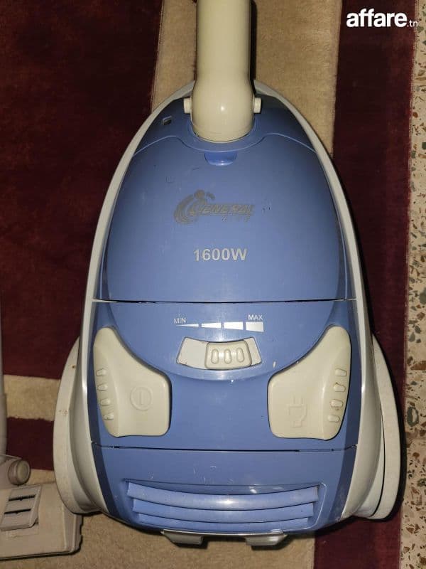 Aspirateur 1600W
