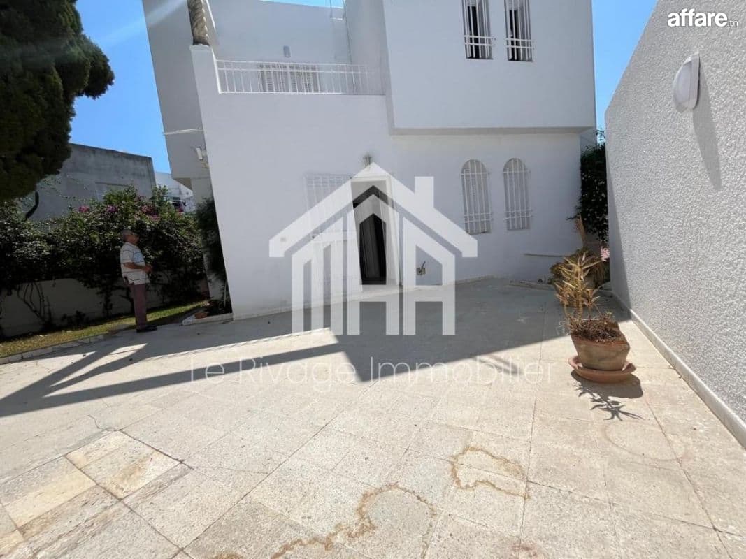 une villa S5 avec jardin à la marsa