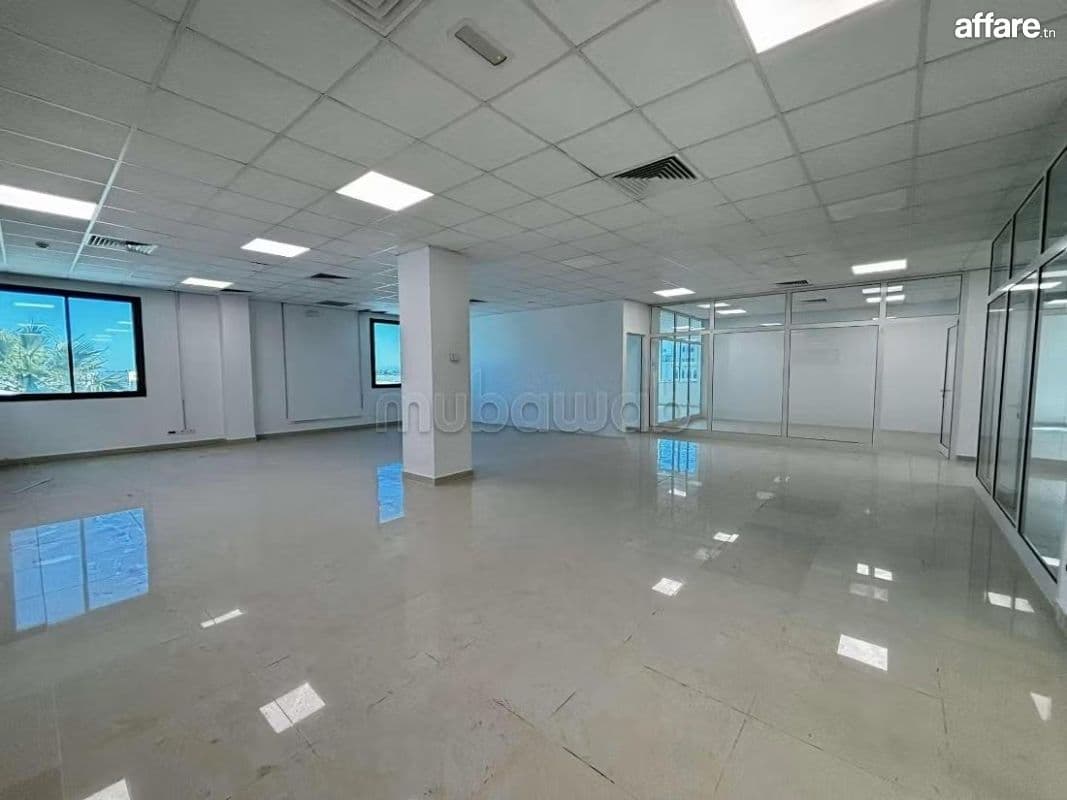 A louer Open space en 12 pièces de 620m² Charguia 2