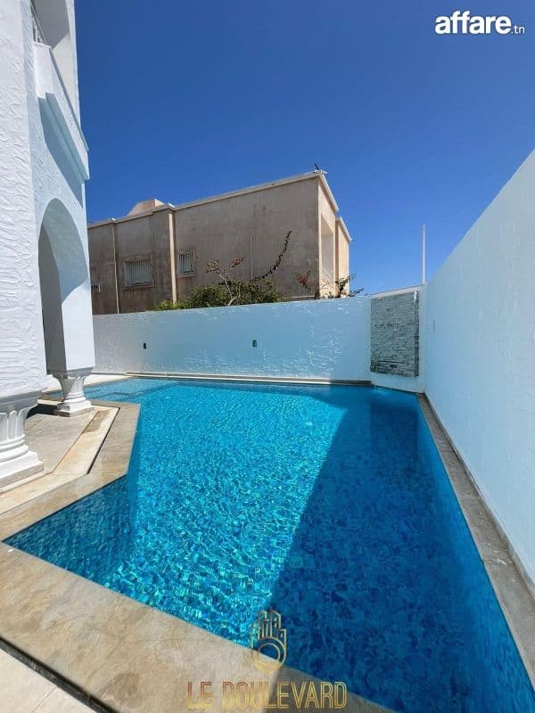 Villa S+4 haut standing avec piscine à Jinene Benikhiar