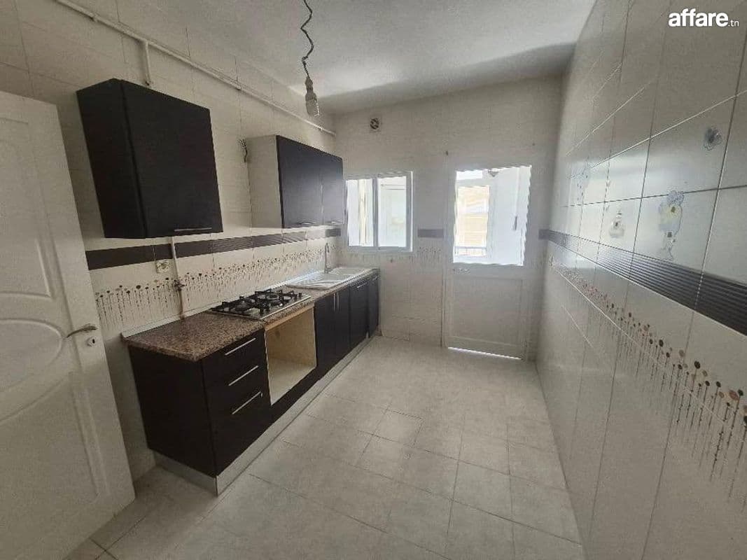 A vendre s+2 cité el wahat TEL 52154007