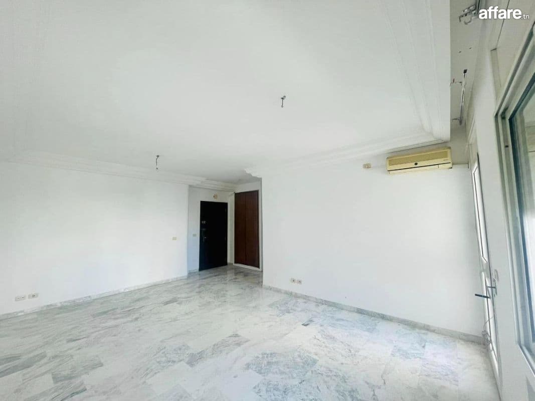 A vendre Appartement S+4 à L'aouina 