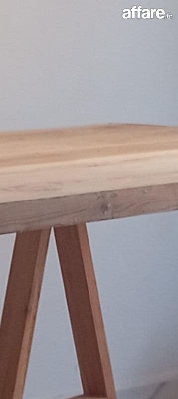 Grande table en bois naturel