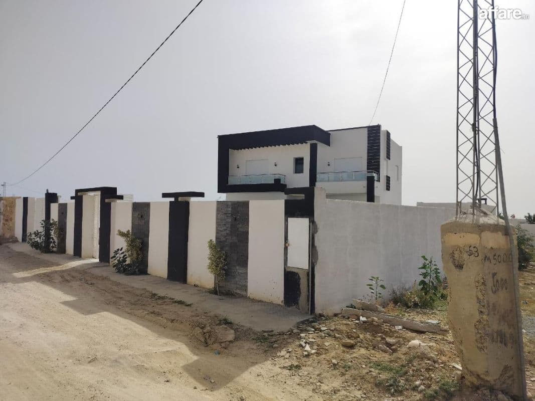 villa lux 700 m