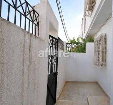 À vendre Duplex S+4 sur un terrain de 148 m² à Cité Ennasim