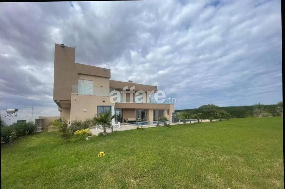 Magnifique villa avec piscine à RMILA pré Mall of Sousse