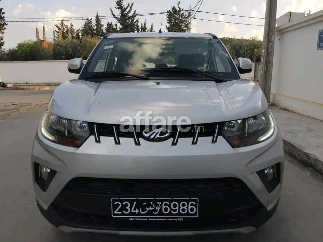 MAHINDRA K 8 KUV 100 PREMIÈRE MAIN