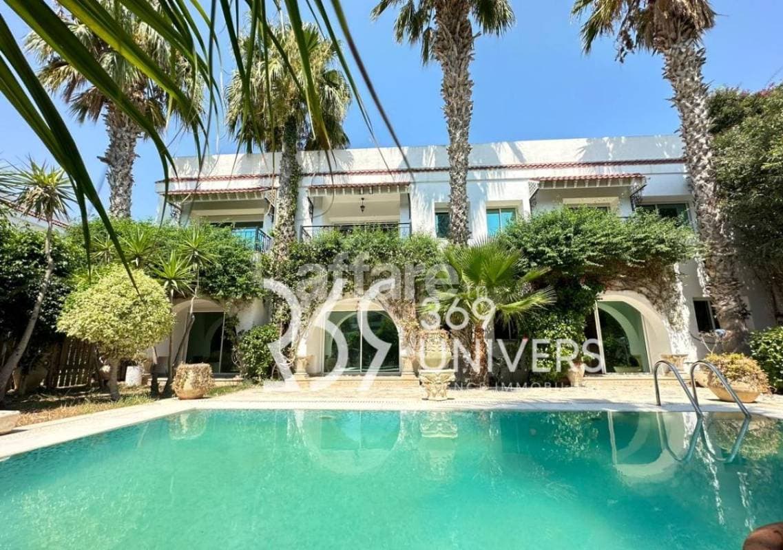 Villa avec piscine à La Soukra REF RH045