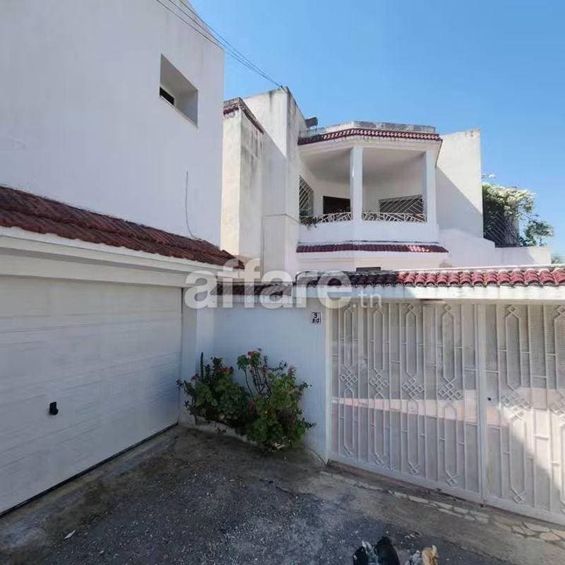 CHOTRANA 3 ETAGE DE VILLA S+2 A LOUER