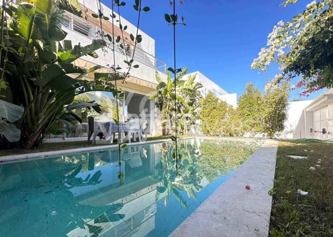 Villa meublée avec piscine à Gammarth REF RH136