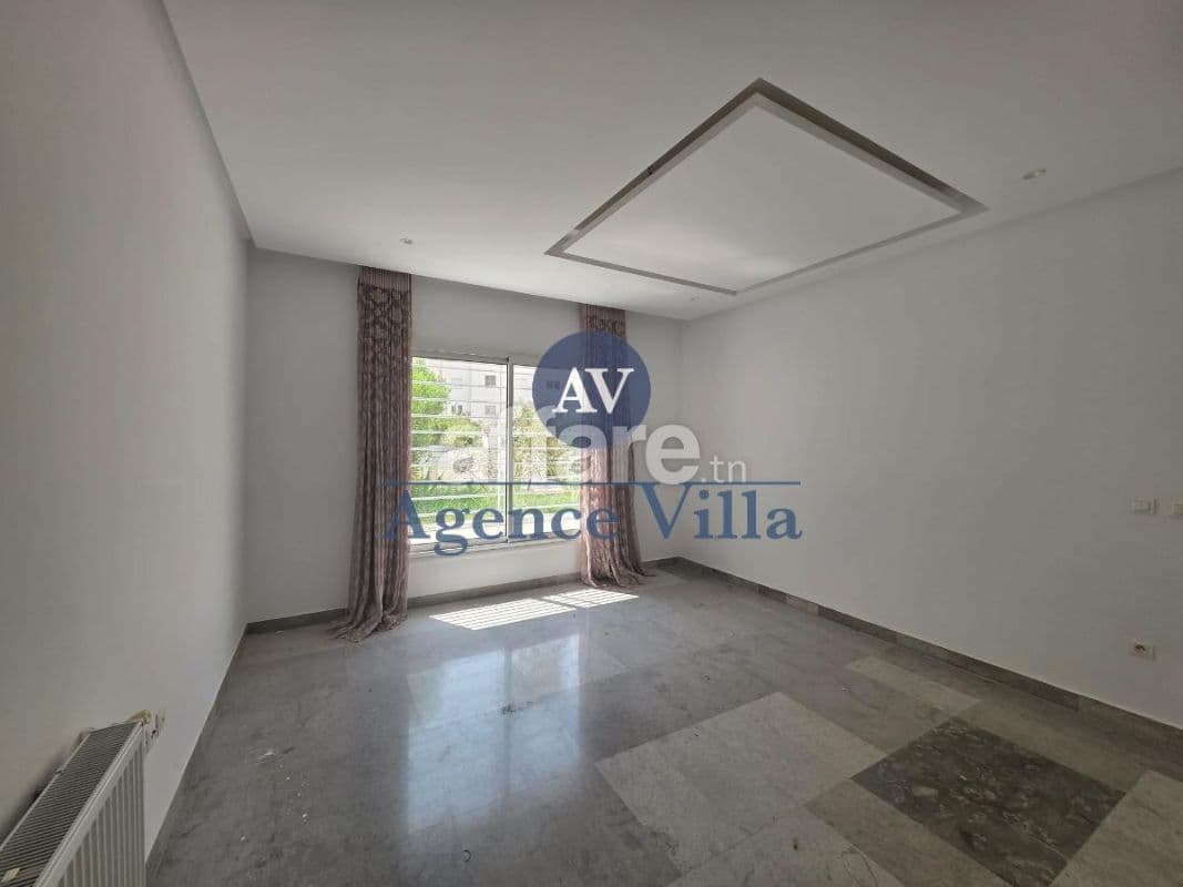 A louer un appartement s+3 avec terrasse aux JDC