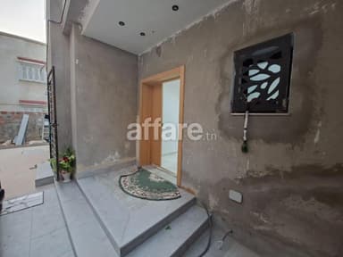 Villa moderne S+4 avec jardin et garage à El Mourouj 5
