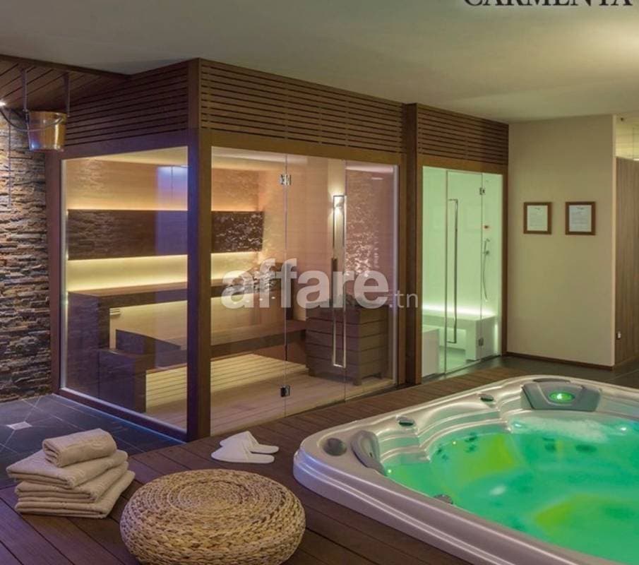 Une Parenthèse de Détente 28 121 281