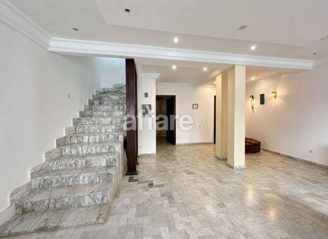 Duplex S+3 de 140 m² à La Marsa
