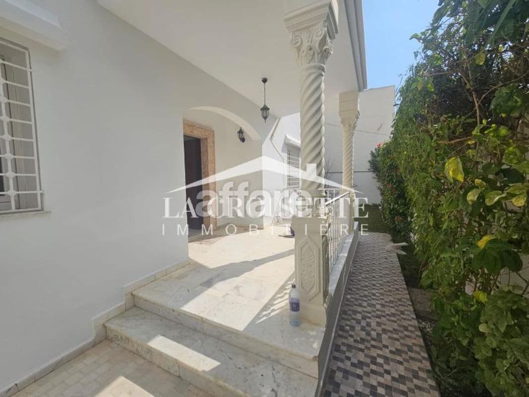 Villa S+4 à La Soukra MVL1005