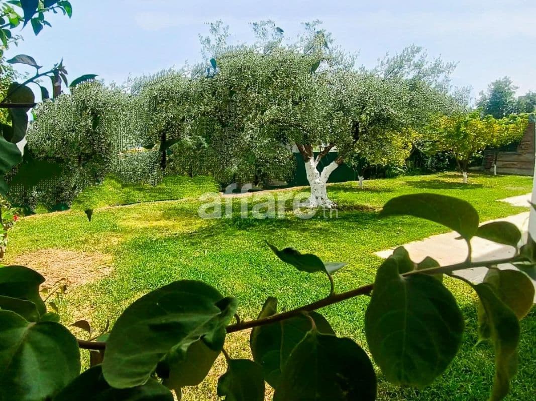 Menzah 7 à louer RDJ villa S+3 avec grand jardin