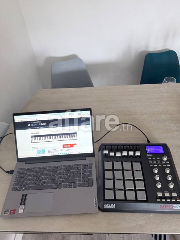 Contrôleur MIDI AKAI MPD26 - Parfait état avec câble USB