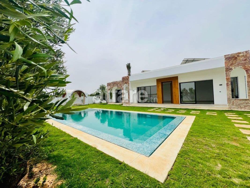 V600 Villa YANIS
