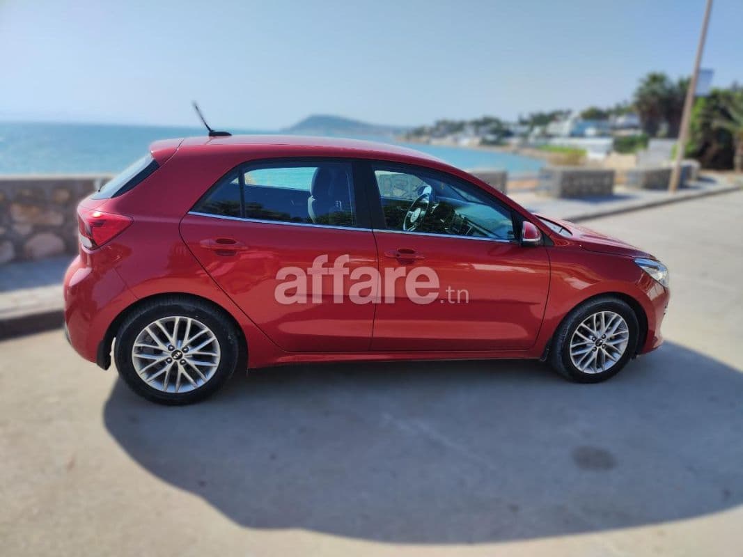 Kia Rio 5 portes 1 2 SX 1ère main 94 000 km