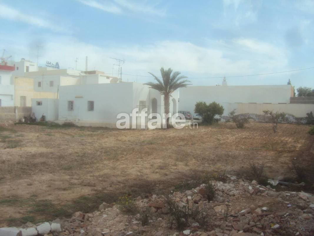 Terrain de 747 m² avec maison Route EL AIN km 2