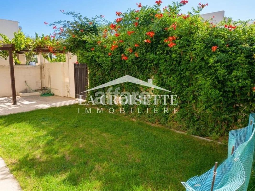 Rez de chaussée de villa S+3 avec jardin à Gammarth MRCL0284