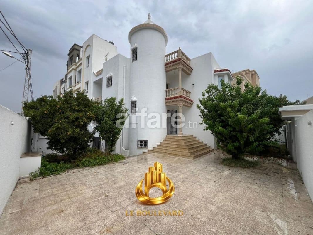 A Louer Villa S+5 Avec Jardin à Cité El Riadh Nabeul