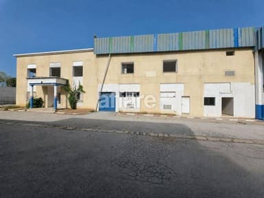 À vendre ensemble industriel de 7 050 m² dont 5 000 m² bâtis