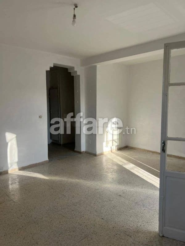 À vendre appartement S+3 de 100 m² au 2ᵉ étage à El Mourouj
