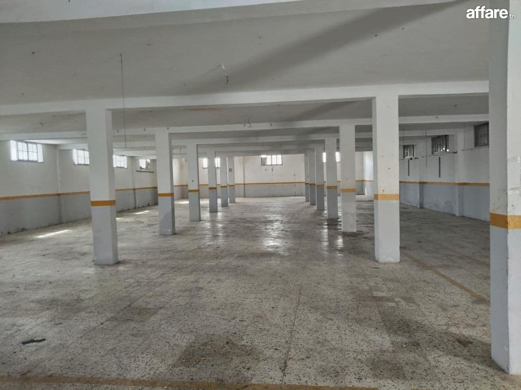 À LOUER | Garage/Dépôt  situé au centre-ville de Soliman