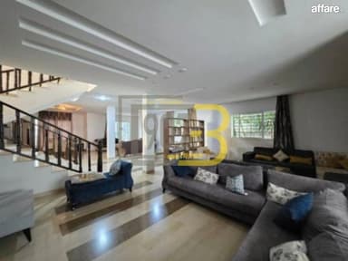 A vendre Villa S+5 sur deux niveaux situé à cité El Fouez