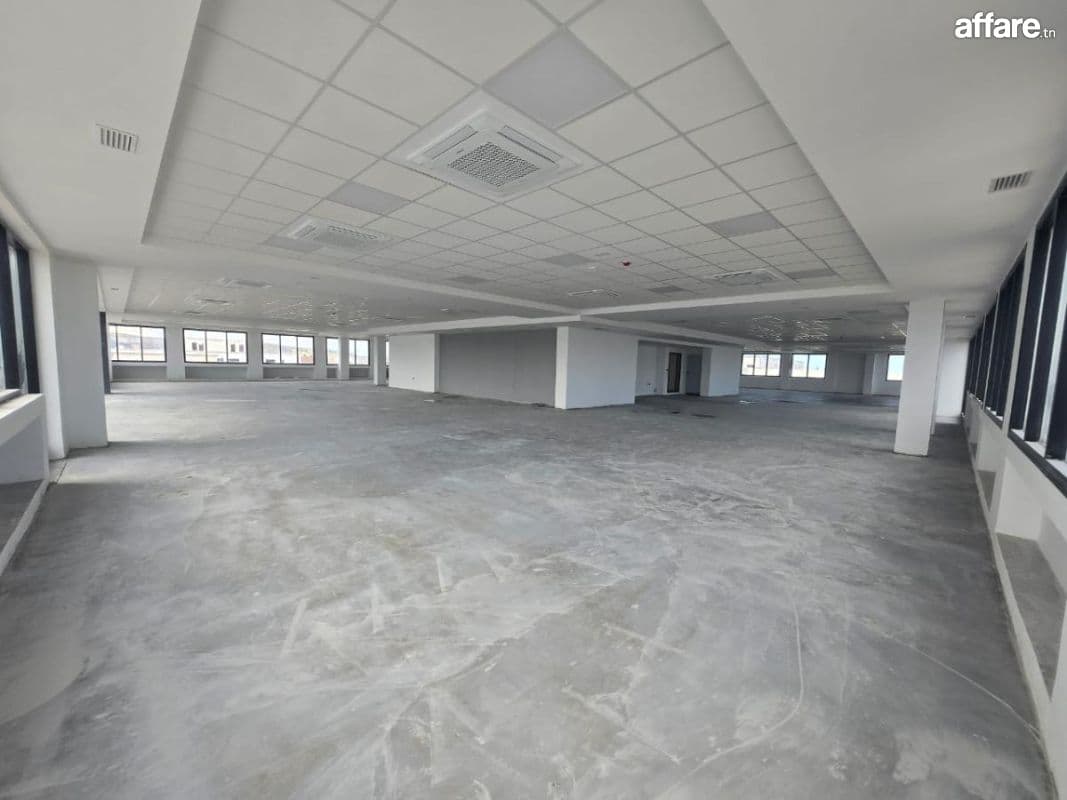 Super open space 1220 m² ths au pole la Gazelle