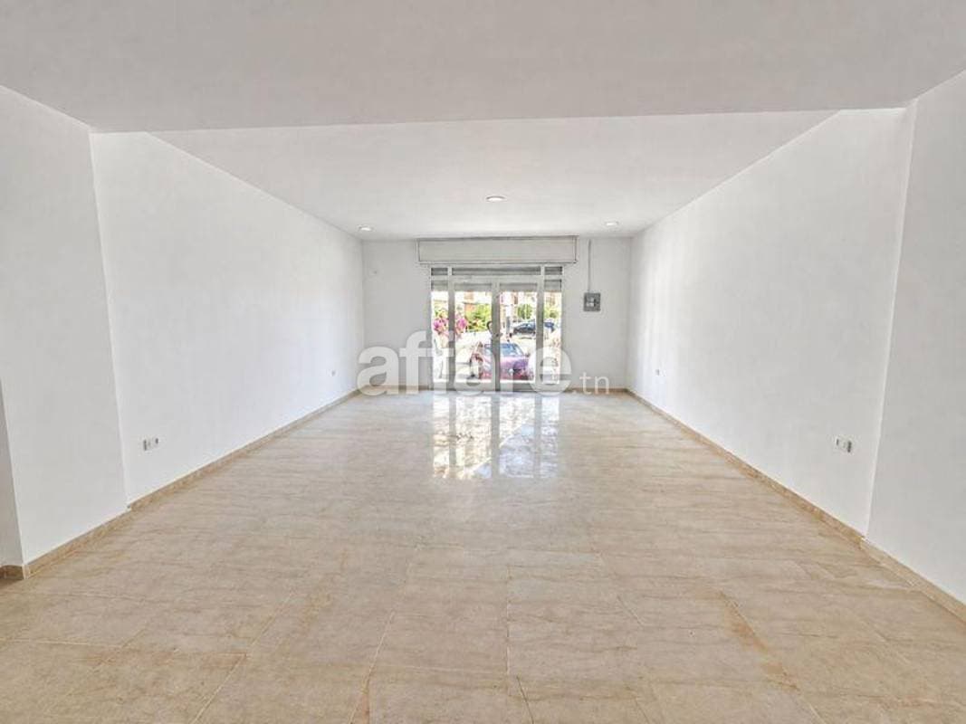 À vendre fonds de commerce tous commerces de 65 m² à El Mour
