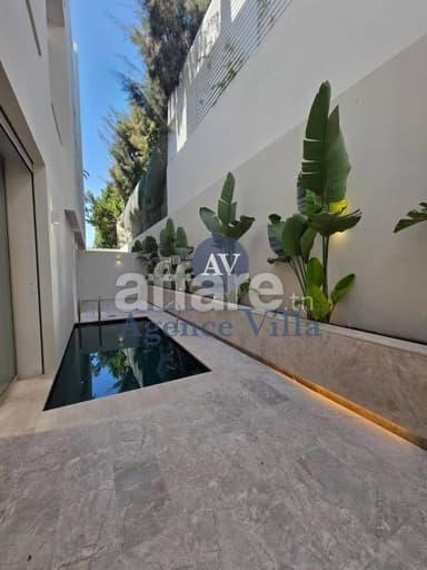 A louer un duplex neuf avec piscine la Marsa