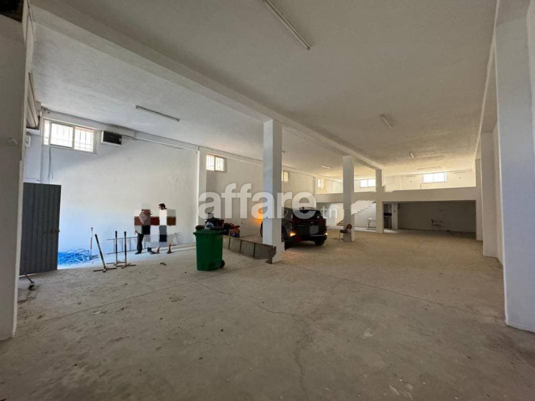 Joli DEPOT 250 m²dans ZI sidi daoud la marsa