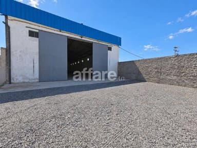 À louer à Mhamdia Dépôt de stockage de 750 m² avec cour de 5