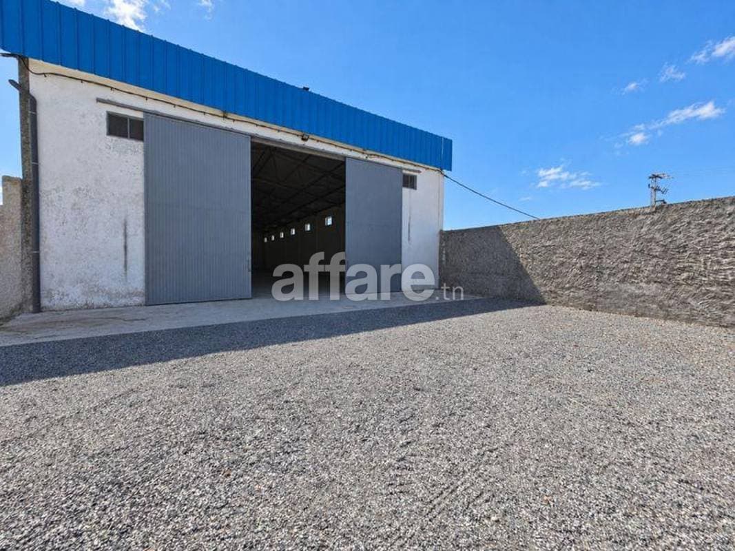 À louer à Mhamdia Dépôt de stockage de 750 m² avec cour de 5