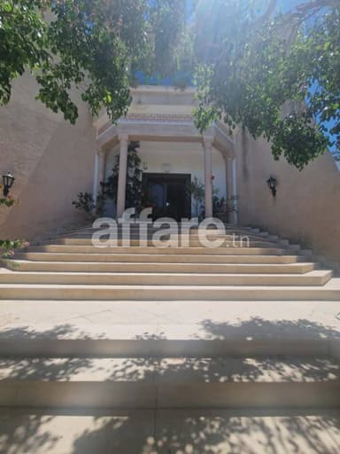 À VENDRE Superbe villa à Cité Ennasr