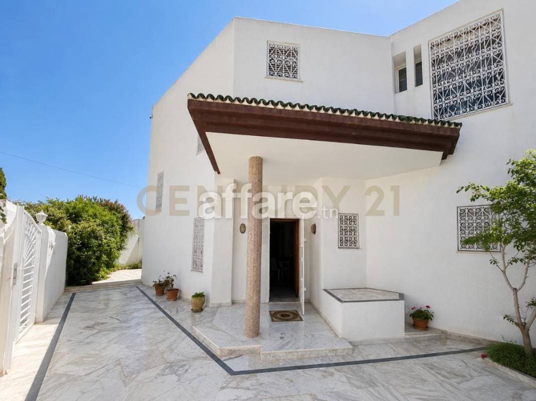 À vendre villa S+5 à El Menzah 5