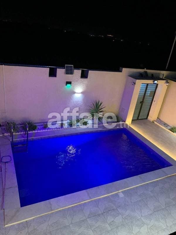 Une magnifique villa avec piscine