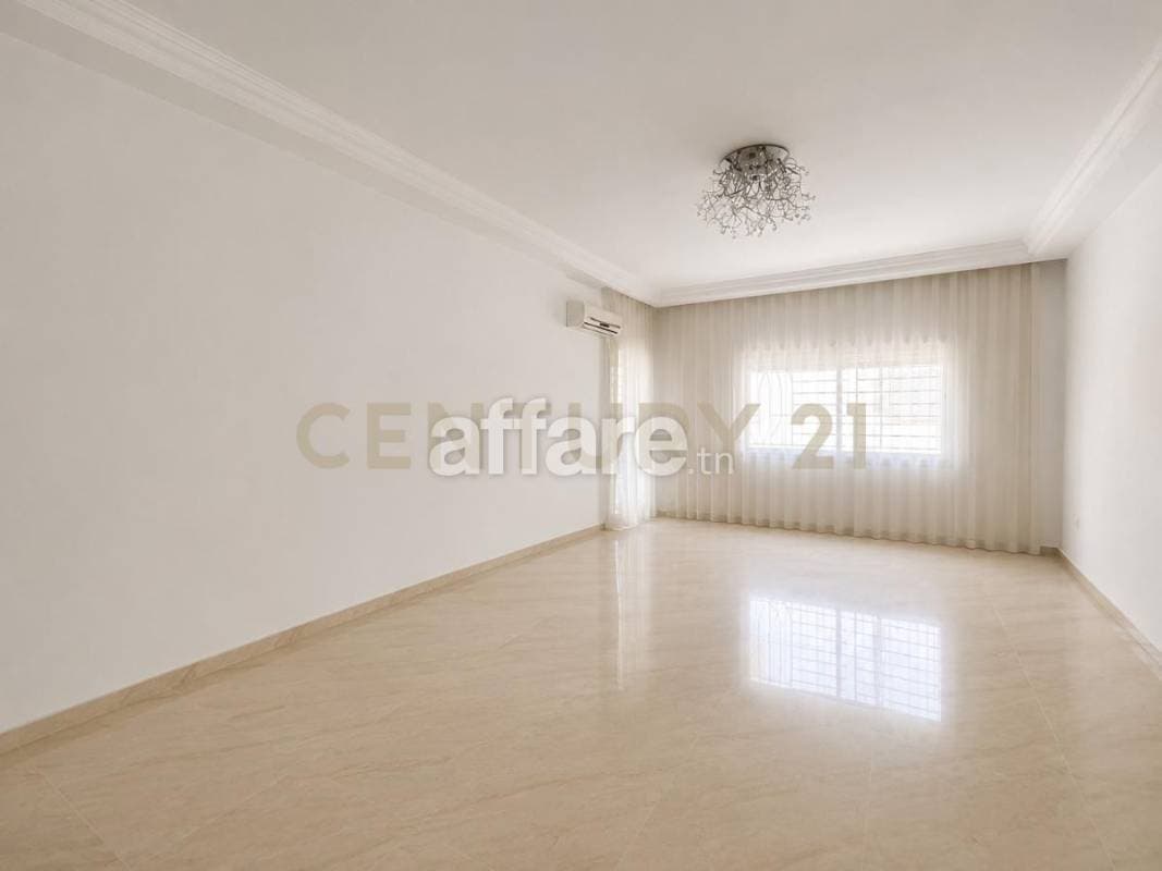 À VENDRE Appartement S+3 à Ariana Esoghra