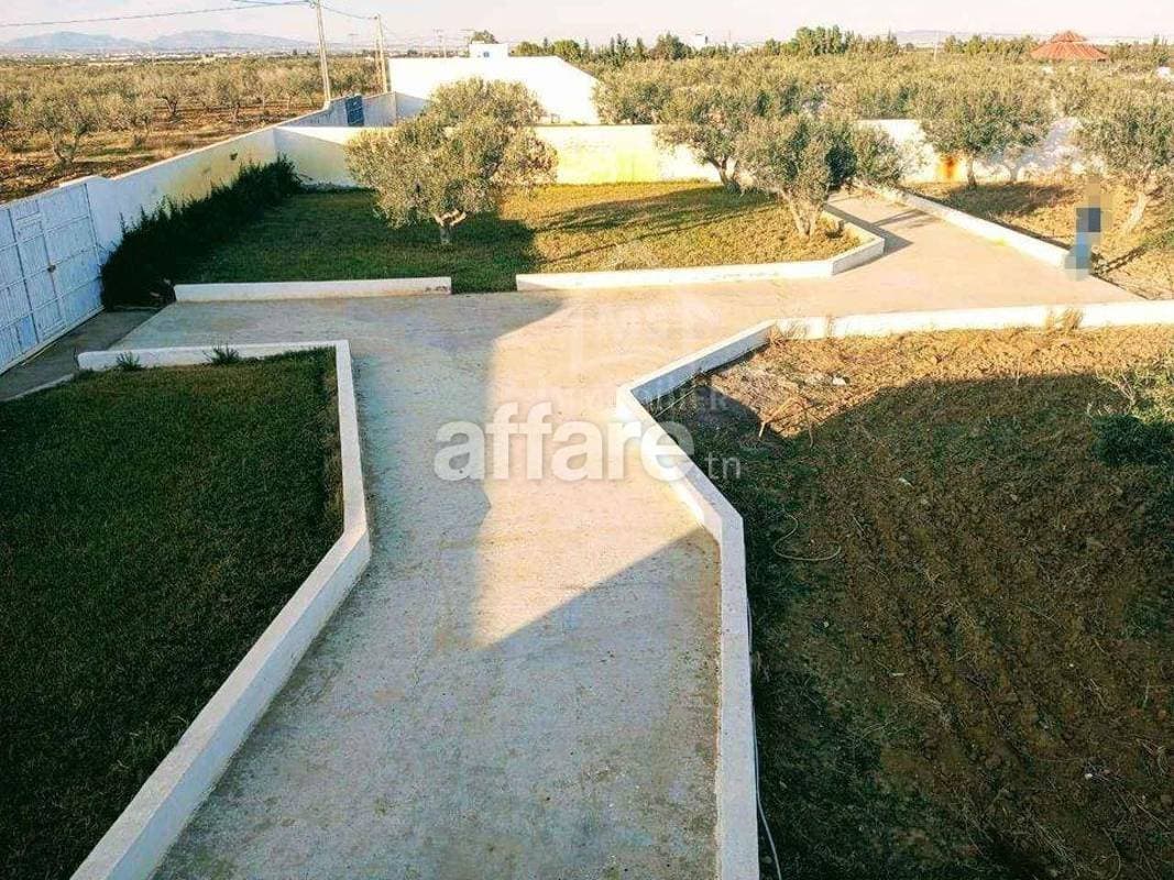 للبيع في الحمامات الجنوبية قطعة أرض مسيجة 2100 م2