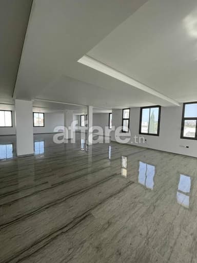 Plateau en 350m² à louer à Alain savary