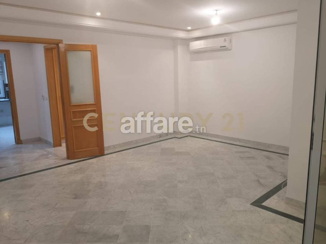 À vendre appartement S+3 à Ennasr 2