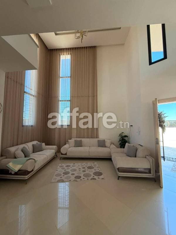 À vendre une superbe villa moderne de standing S+4
