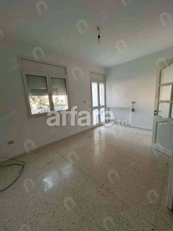 A louer un étage de villa S+2 a cité fattouma