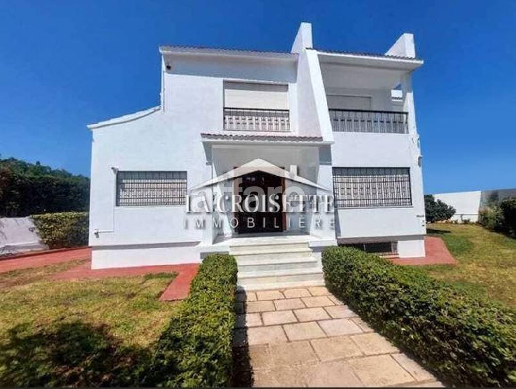 Villa S+5 avec jardin à La Marsa MVL0217