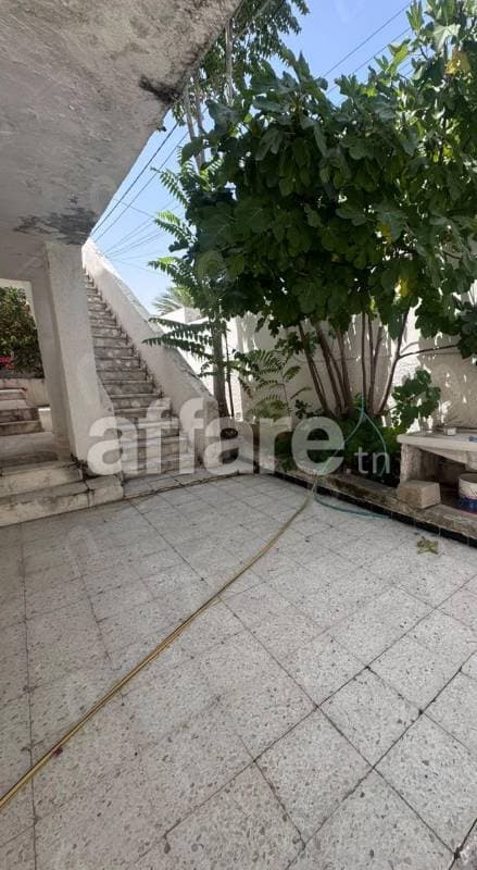 A vendre une villa d angle sur deux niveau